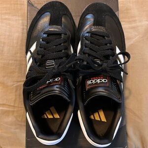 Adidas Unisex-Adult Samba Indoor Sneaker size 7 women/6 men